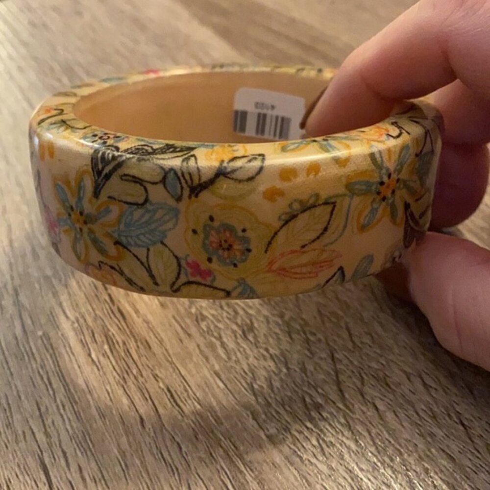 Retro Beige Print Enamel Bangle
